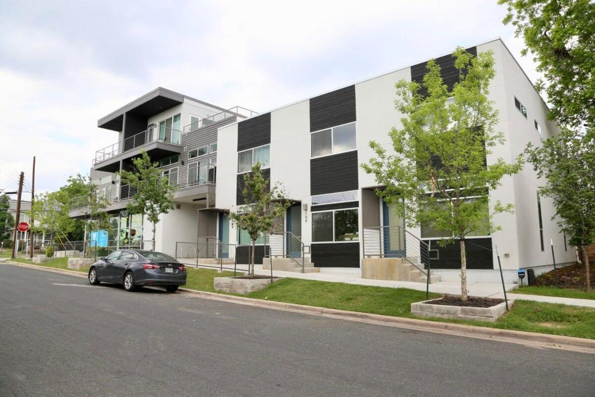 Walk To Downtown Ut Sports Famous Dining And Abundant Nightlife From This Luxury Condo W 3 Restaurants In The Complex 오스틴 외부 사진